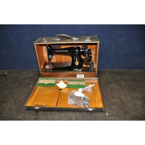 1093 - A VINTAGE CASED SINGER SEWING MACHINE in alligator skin style case with a quantity of accessories