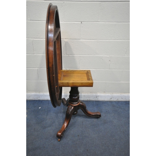 1273 - A VICTORIAN MAHOGANY OVAL TILT TOP LOO TABLE, with turned support, on three legs with leaf detail, l... 