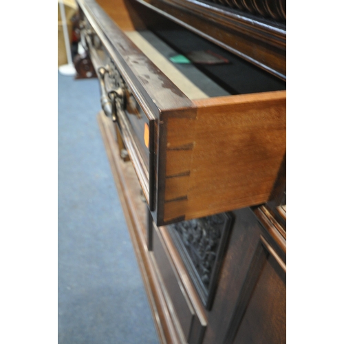 1307 - AN EDWARDIAN MAHOGANY MIRRORBACK SIDEBOARD, the top with an overhanging cornice, supported by pillar... 