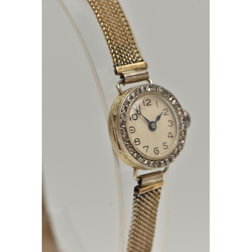 84 - AN EARLY 20TH CENTURY LADYS 18CT GOLD AND DIAMOND WRISTWATCH, manual wind, round white dial, Arabic ... 