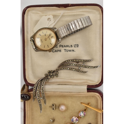 90 - SIX CROWNS AND ASSORTED JEWELLERY, four 1935 coins, one 1951 and one 1953, together with a small sel... 