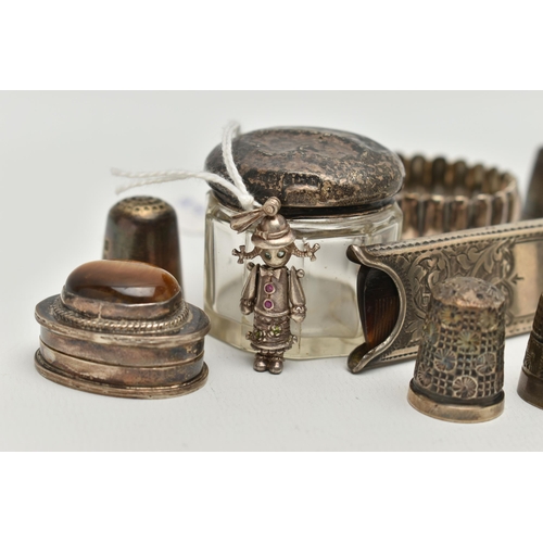 110 - A VICTORIAN SILVER SALT, SIX SILVER THIMBLES, A MODERN SILVER PILL BOX WITH TIGER'S EYE CABOCHON TO ... 