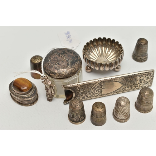 110 - A VICTORIAN SILVER SALT, SIX SILVER THIMBLES, A MODERN SILVER PILL BOX WITH TIGER'S EYE CABOCHON TO ... 