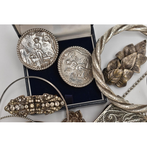 98 - ASSORTED ITEMS, to include two late Victorian silver circular buttons hallmarked 'Isaac Manheim' Lon... 