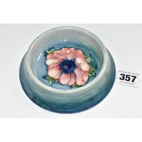 357 - A MOORCROFT POTTERY 'ANENOME' PATTERN  TRINKET DISH, impressed marks to base, diameter 13.5cm (1) (C... 