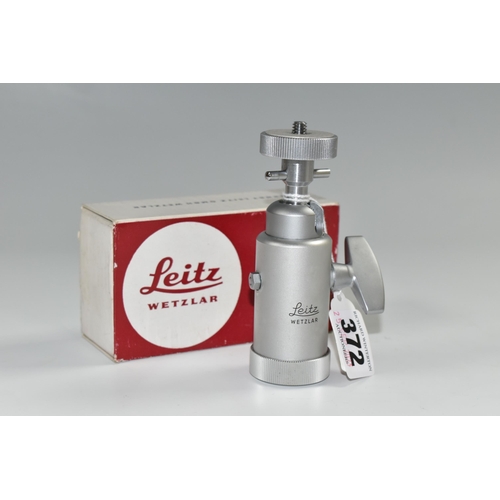 372 - A BOXED LEICA BALL AND SOCKET TRIPOD HEAD, type 14121 (1 + box) (Condition Report: tripod head appea... 