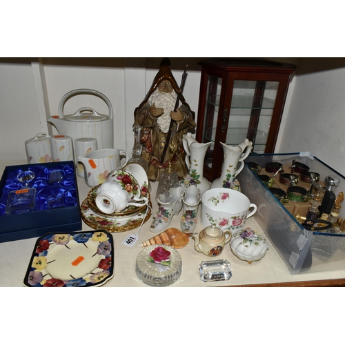 401 - A GROUP OF CERAMICS, GLASS WARES AND SUNDRY ITEMS, to include two Royal Albert Old Country Roses tri... 