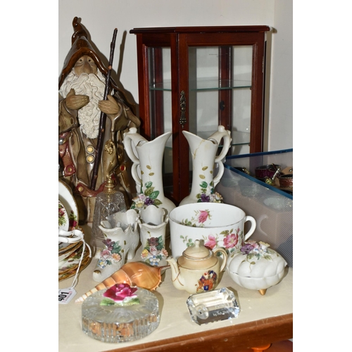 401 - A GROUP OF CERAMICS, GLASS WARES AND SUNDRY ITEMS, to include two Royal Albert Old Country Roses tri... 