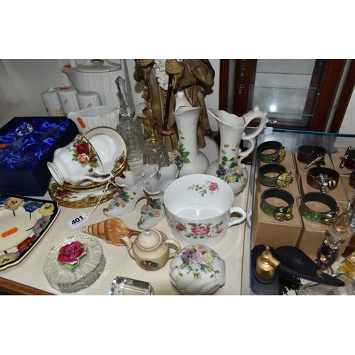 401 - A GROUP OF CERAMICS, GLASS WARES AND SUNDRY ITEMS, to include two Royal Albert Old Country Roses tri... 