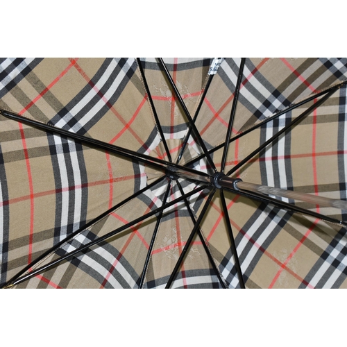 406 - A BURBERRYS OF LONDON (BURBERRY) LADIES UMBRELLA, in the brands signature beige check print, with 'B... 