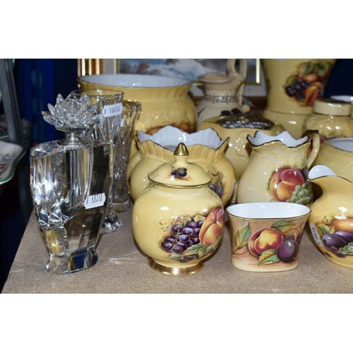 414 - A COLLECTION OF AYNSLEY 'ORCHARD GOLD' PATTERN GIFTWARE, comprising a preserve pot, ginger jar, tea ... 