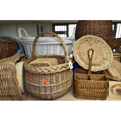 421 - A LARGE QUANTITY OF WICKER BASKETS AND HAMPERS, comprising shopping baskets, linen baskets, picnic h... 