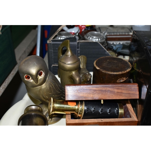 465 - ONE BOX OF BRASSWARE AND SUNDRIES, to include a T.G Co. Ltd. brass compass, a pocket telescope made ... 