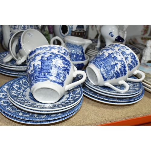 472 - A QUANTITY OF QUEEN'S CHINA 'WOMAN AND HOME' PATTERN TEAWARE, COLLECTOR'S PLATES AND ORNAMENTS, comp... 