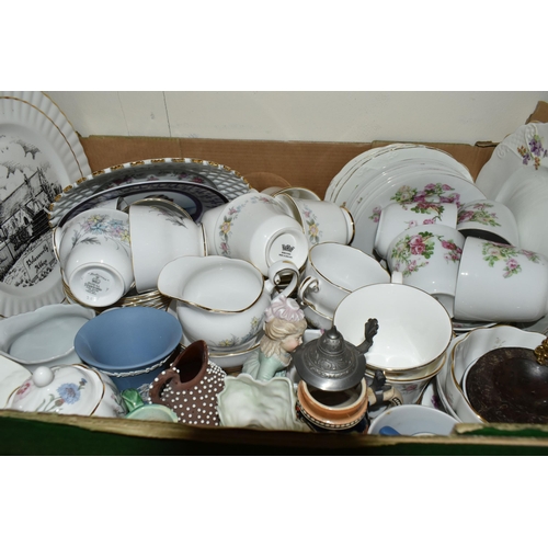 476 - TWO BOXES OF TEAWARE AND GLASSWARE, to include a small thimble collection, a Wedgwood glass 1977 Sil... 