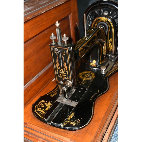 508 - A VICTORIAN SINGER HAND CRANK SEWING MACHINE, possibly an 1884 year model 12k, there are two rows of... 