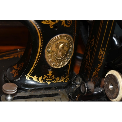 508 - A VICTORIAN SINGER HAND CRANK SEWING MACHINE, possibly an 1884 year model 12k, there are two rows of... 