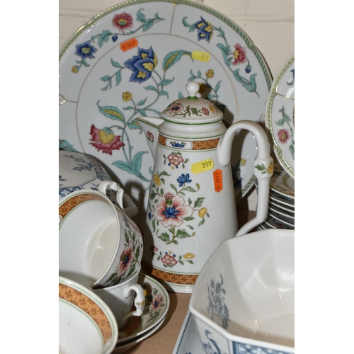 519 - A COLLECTION OF HEINRICH / VILLEROY & BOCH PORCELAIN DINNERWARE, comprising 'China Blue' pattern tur... 