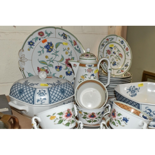 519 - A COLLECTION OF HEINRICH / VILLEROY & BOCH PORCELAIN DINNERWARE, comprising 'China Blue' pattern tur... 