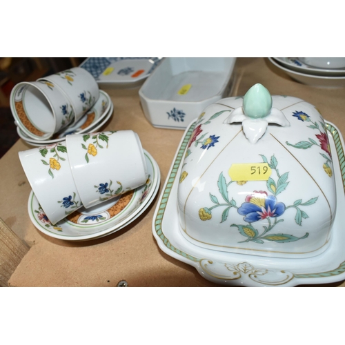 519 - A COLLECTION OF HEINRICH / VILLEROY & BOCH PORCELAIN DINNERWARE, comprising 'China Blue' pattern tur... 