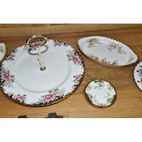 537 - A GROUP OF ROYAL ALBERT TEAWARE, comprising 'poinsettia' pattern two tier cake stand, dinner plate, ... 