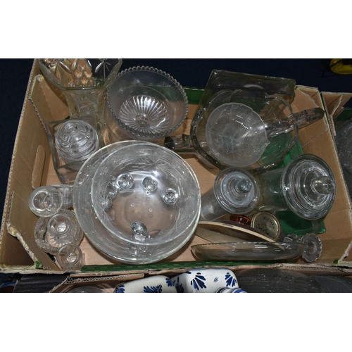 555 - FIVE BOXES AND LOOSE CERAMICS AND GLASS ETC, to include Royal Worcester ramekins, Cauldon rose patte... 