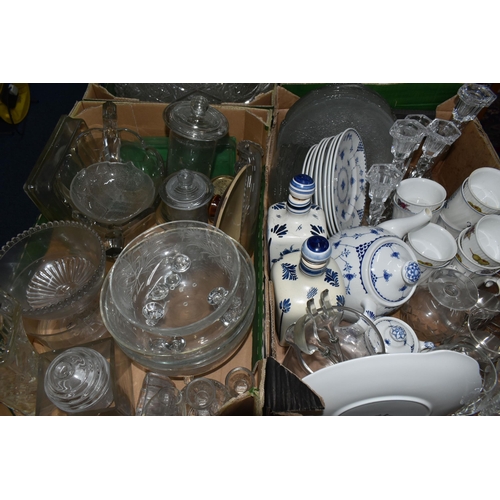 555 - FIVE BOXES AND LOOSE CERAMICS AND GLASS ETC, to include Royal Worcester ramekins, Cauldon rose patte... 