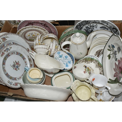 572 - TWO BOXES AND LOOSE COPELAND SPODE TEA/COFFEE AND DINNERWARE, to include a 'Buttercup' pattern tea s... 