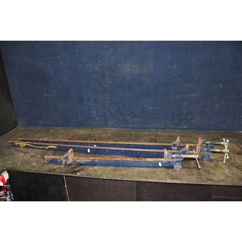 1050 - THREE MODERN SASH CRAMPS comprising of two at 154cm long and a shorter one at 88cm (Condition: all t... 