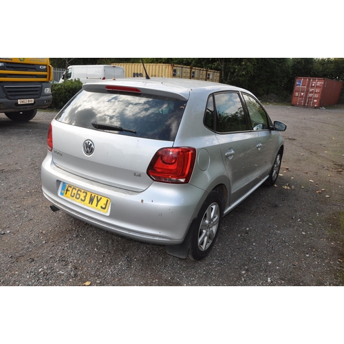 1001 - A 2013 VOLKSWAGEN POLO 1.4 FIVE DOOR HATCHBACK CAR, REGISTRATION NO- FG63 WYJ, in silver grey with a... 