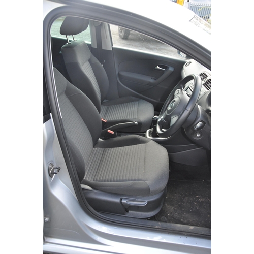 1001 - A 2013 VOLKSWAGEN POLO 1.4 FIVE DOOR HATCHBACK CAR, REGISTRATION NO- FG63 WYJ, in silver grey with a... 