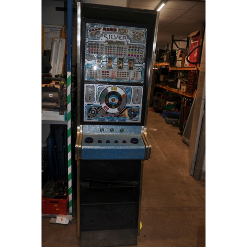 1052 - AN ACE COIN EQUIPMENT VINTAGE SLOT MACHINE with 'Silver Machine' graphics and mechanism, width 53cm ... 