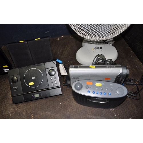 1090 - A SELECTION OF HOUSEHOLD ELECTRICALS, to include a Panasonic TX-L26X20B 26 inch tv, with remote, a d... 