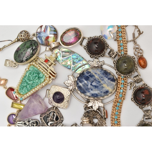 47 - A BAG OF ASSORTED JEWELLERY, to include a quantity of white metal tangled pendant necklaces and chai... 