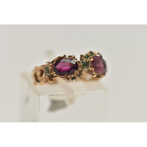 5 - A YELLOW METAL GEM SET VICTORIAN RING, set with two oval cut amethysts and circular cut emerald acce... 