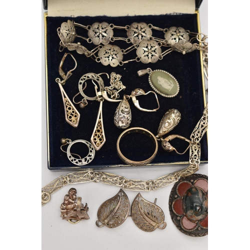 51 - AN ASSORTMENT OF WHITE METAL JEWELLERY, to include two Scottish brooches, a charm bracelet fitted wi... 