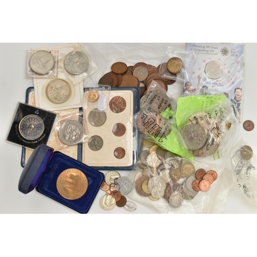 120 - A SMALL CARDBOARD BOX OF MIXED COINAGE TO INCLUDE, A GEORGE V GOLD HALF SOVEREIGN 1911, 22ct Gold, 3... 