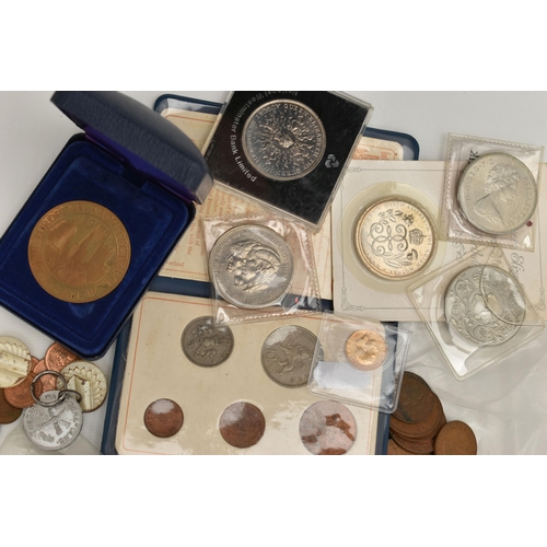 120 - A SMALL CARDBOARD BOX OF MIXED COINAGE TO INCLUDE, A GEORGE V GOLD HALF SOVEREIGN 1911, 22ct Gold, 3... 