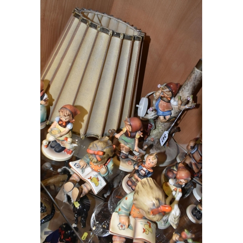 347 - A COLLECTION OF TWENTY TWO GOEBEL HUMMEL FIGURES, A HUMMEL LAMP WITH SHADE AND A HUMMEL REUGE MUSICA... 