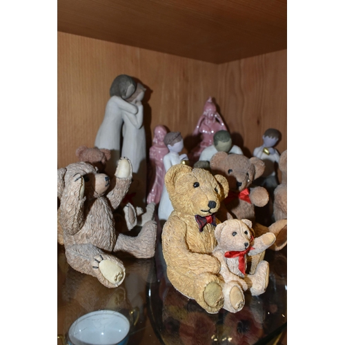 353 - FIVE WILLOW TREE FIGURES, SIX RESIN TEDDY BEAR FIGURES AND TWO PINK GLAZED POTTERY CRINOLINE LADY FI... 