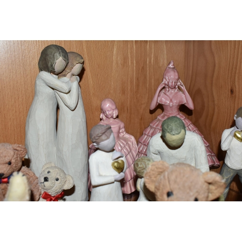 353 - FIVE WILLOW TREE FIGURES, SIX RESIN TEDDY BEAR FIGURES AND TWO PINK GLAZED POTTERY CRINOLINE LADY FI... 