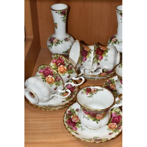 365 - A GROUP OF ROYAL ALBERT 'OLD COUNTRY ROSES' PATTERN COFFEE AND TEAWARE, comprising a coffee pot, cak... 