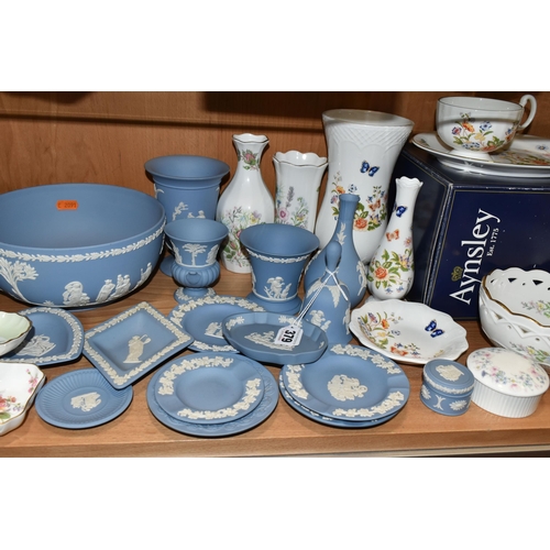 379 - A COLLECTION OF WEDGWOOD PALE BLUE JASPERWARE, AYNSLEY, WEDGWOOD, MINTON AND ROYAL WORCESTER GIFTWAR... 