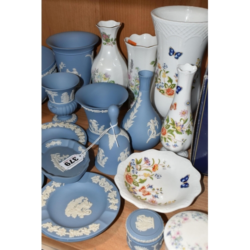 379 - A COLLECTION OF WEDGWOOD PALE BLUE JASPERWARE, AYNSLEY, WEDGWOOD, MINTON AND ROYAL WORCESTER GIFTWAR... 