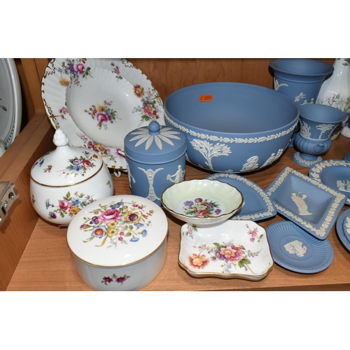 379 - A COLLECTION OF WEDGWOOD PALE BLUE JASPERWARE, AYNSLEY, WEDGWOOD, MINTON AND ROYAL WORCESTER GIFTWAR... 