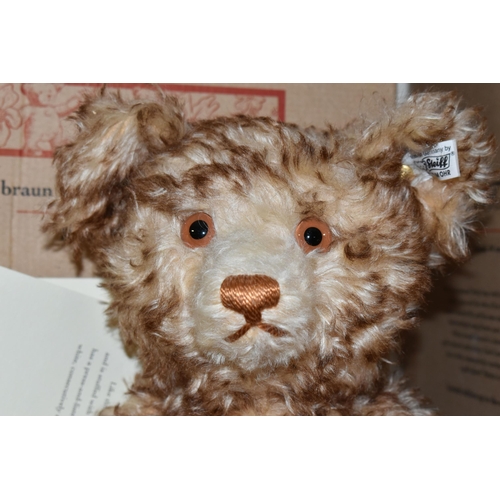 384 - A BOXED STEIFF REPLICA BEAR, Teddy Bear 1926, brown tipped fur, limited edition 02903/5000, white ea... 