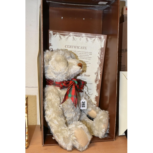 392 - A BOXED LIMITED EDITION STEIFF 1911 REPLICA BEAR, white ear tag 406645 and gold plated ear button, N... 