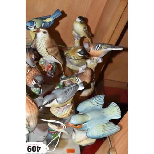 409 - A LARGE QUANTITY OF ROYAL WORCESTER BIRDS, comprising  matt glazed 3235 Kingfisher, 3234 Thrush, 337... 