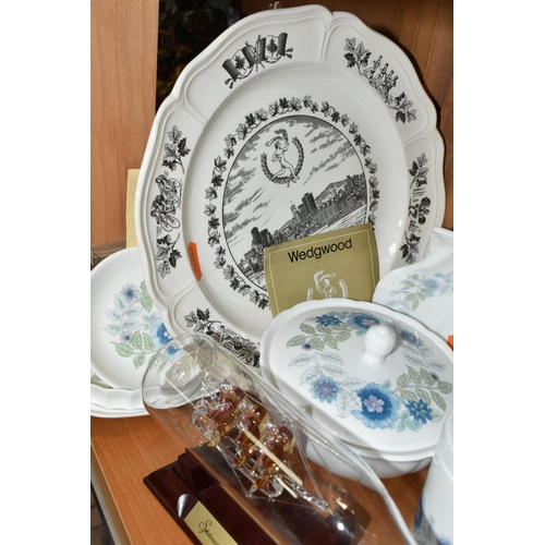 414 - A COLLECTION OF WEDGWOOD 'CLEMENTINE' PATTERN GIFTWARE AND WADE WHIMSIES, comprising twelve pieces o... 