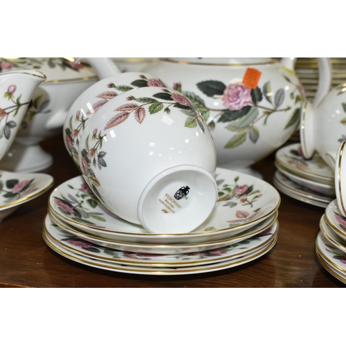 449 - A GROUP OF WEDGWOOD 'HATHAWAY ROSE' PATTERN DINNERWARE, comprising an oval meat plate (cracked), two... 